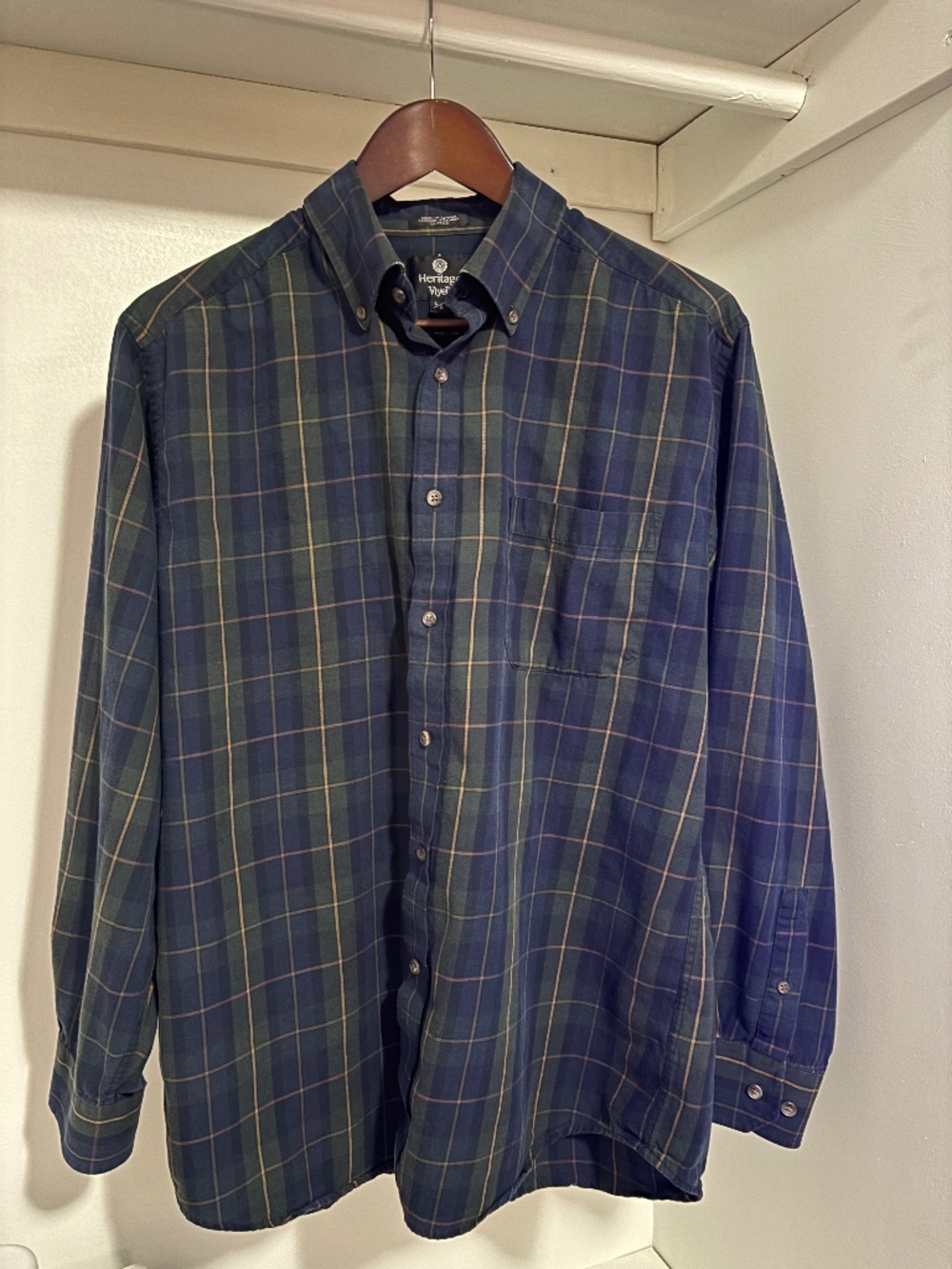 VIYELLA BLACK WATCH PLAID BUTTON UP - LARGE